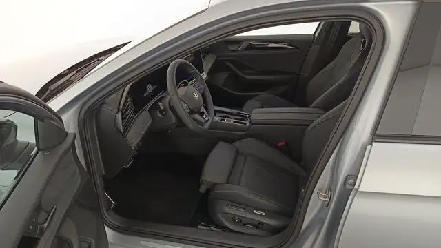 Volkswagen Passat view 12