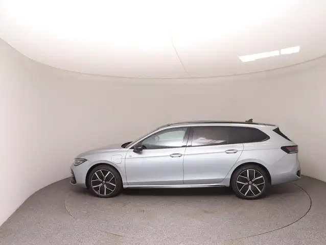 Volkswagen Passat view 8
