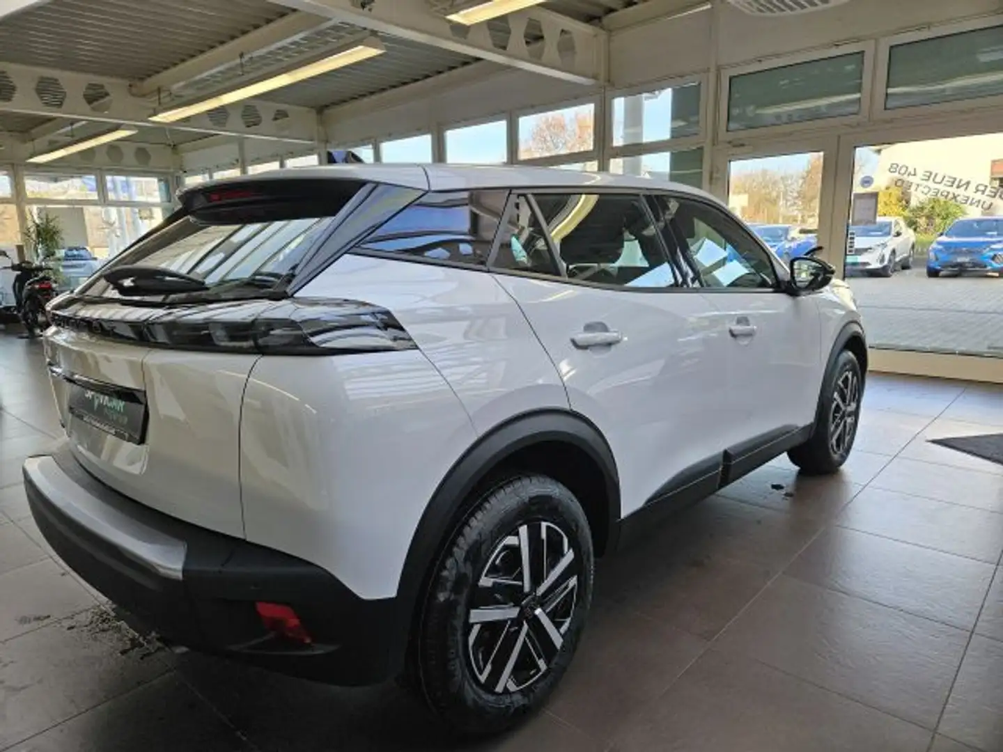 Peugeot 2008 PureTech 100 Active Blanc - 2