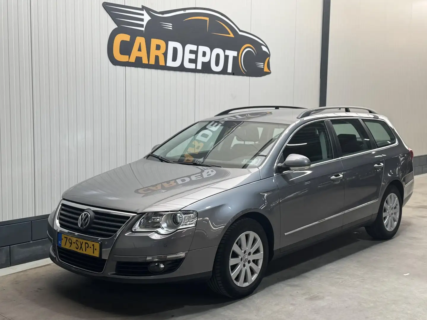 Volkswagen Passat Variant 1.6 FSI Sportline Business Technish super. Grijs - 1