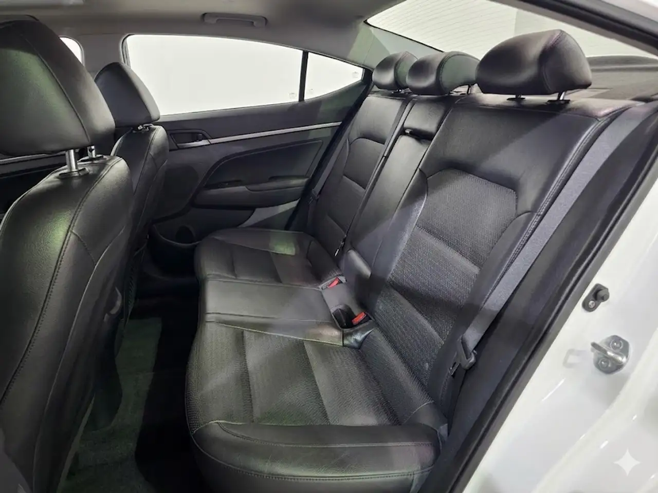 Hyundai ELANTRA снимка Hyundai ELANTRA