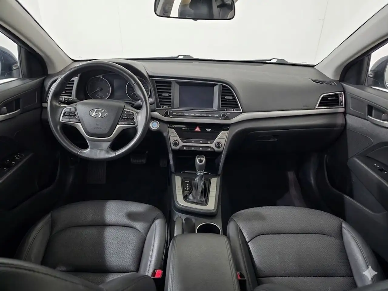 Hyundai ELANTRA снимка Hyundai ELANTRA