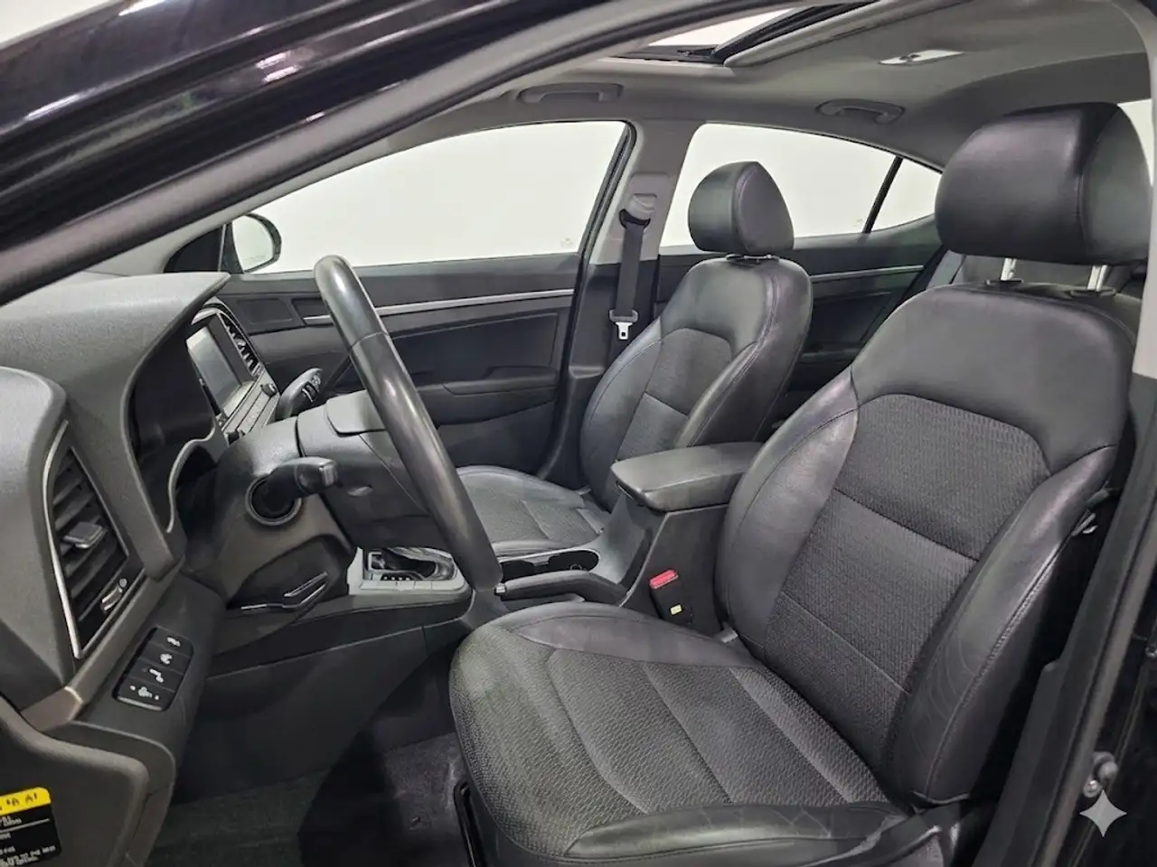 Hyundai ELANTRA снимка Hyundai ELANTRA