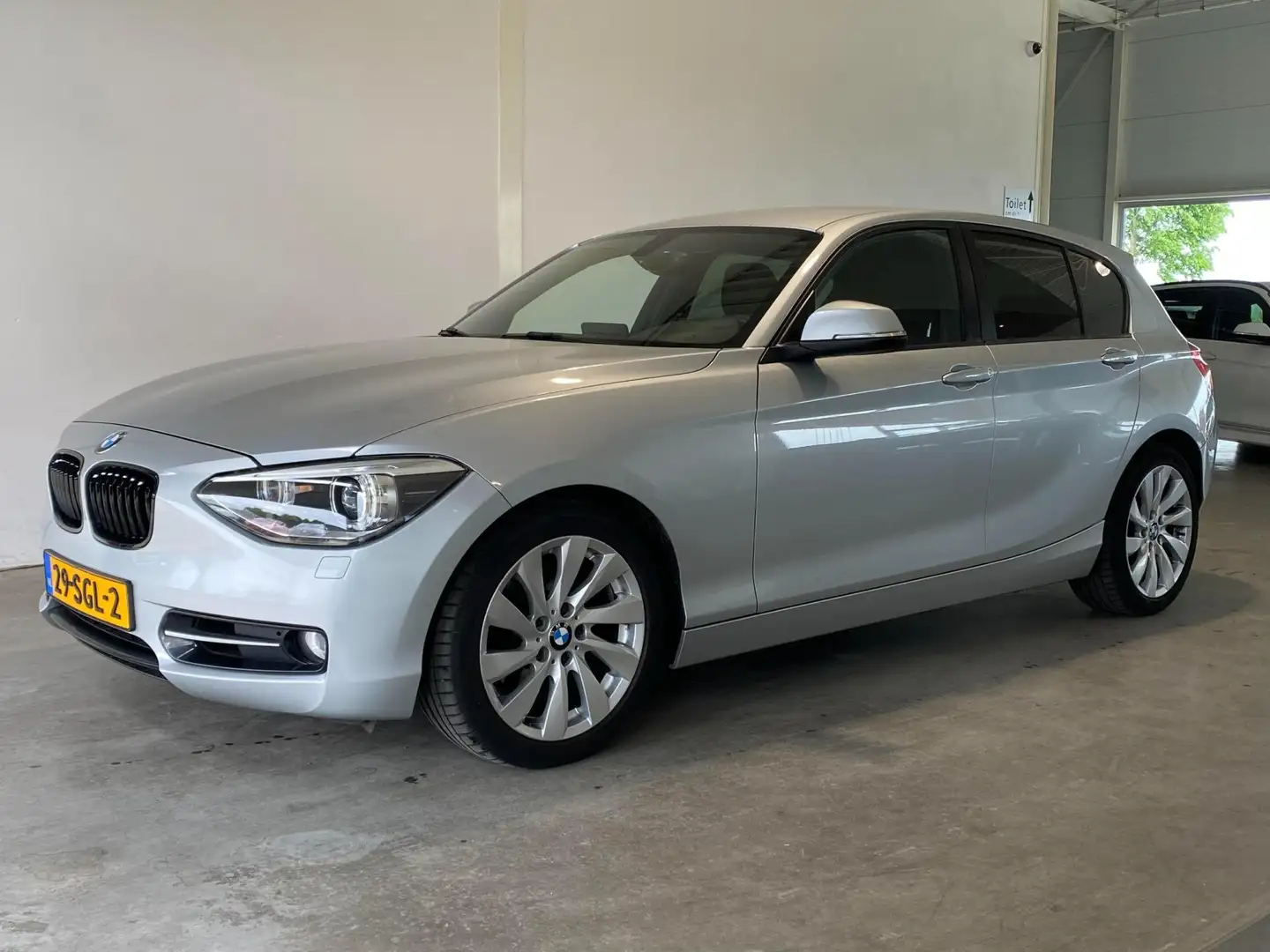 BMW 118 1-serie 118i 170PK Sport 5drs NL-auto Gris - 1