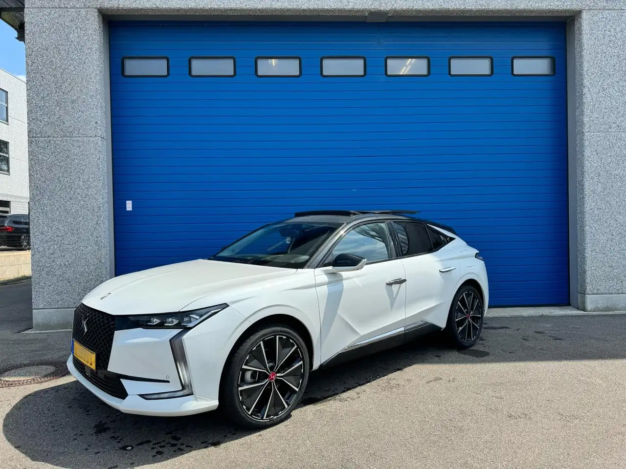PERFORMANCE LINE + E-TENSE