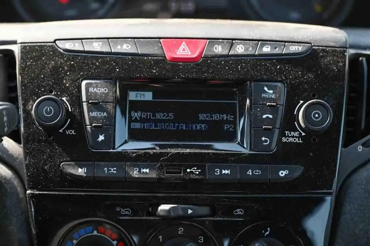 Lancia Ypsilon 2023 — фото 14