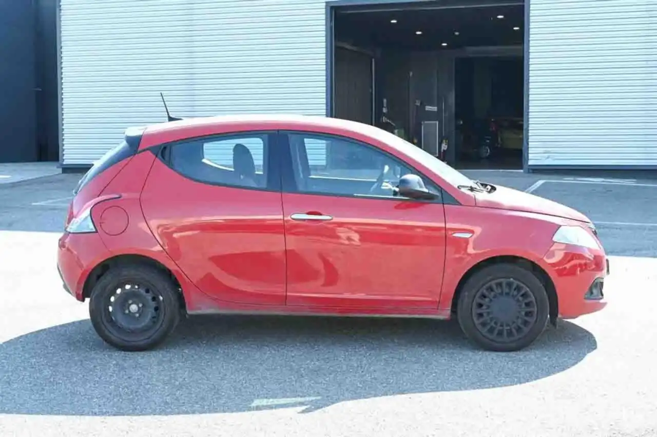 Lancia Ypsilon 2023 — фото 17