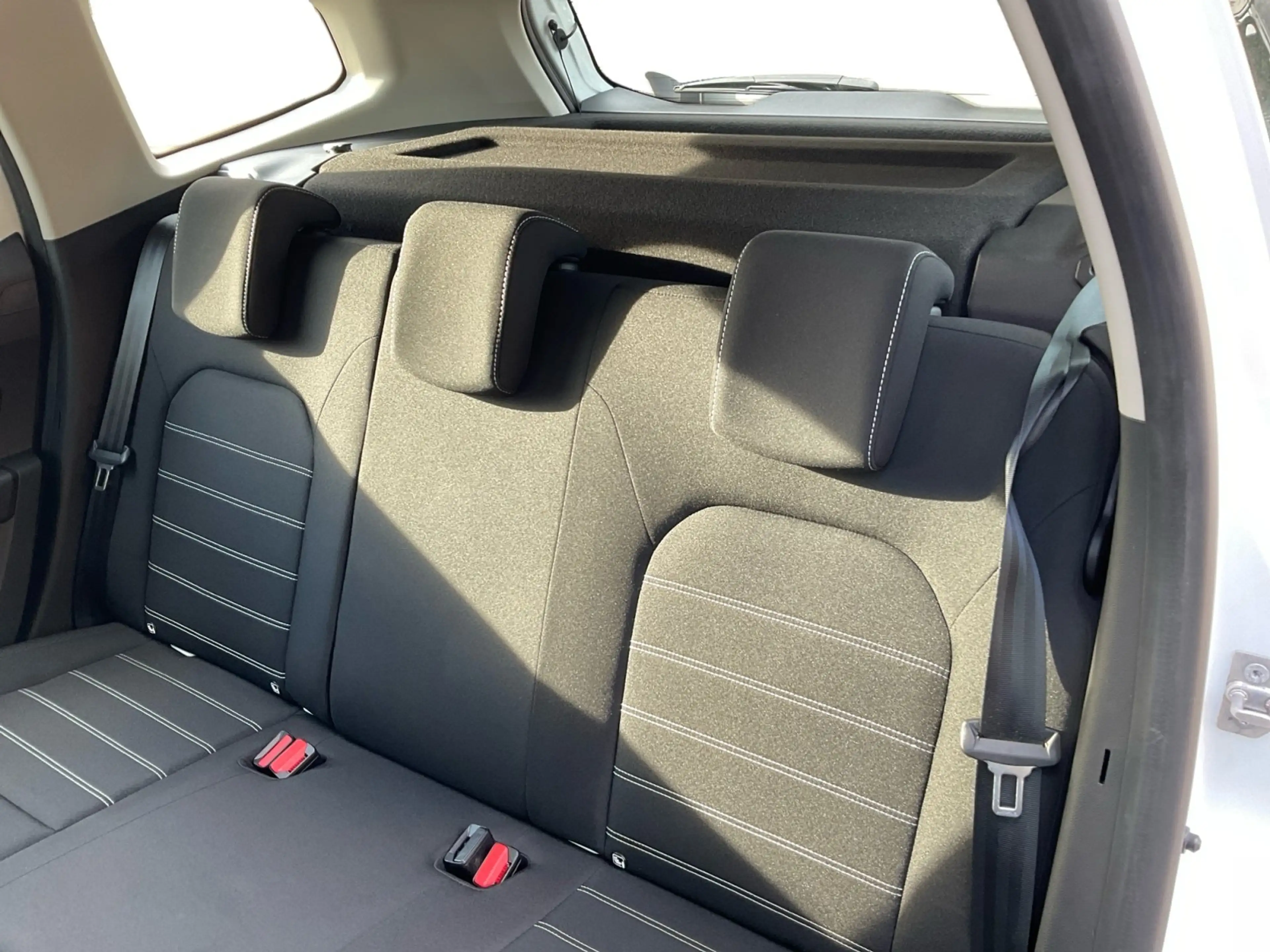 Dacia Duster II 1.3 TCe Comfort mit NAV Kamera PDC — photo 15