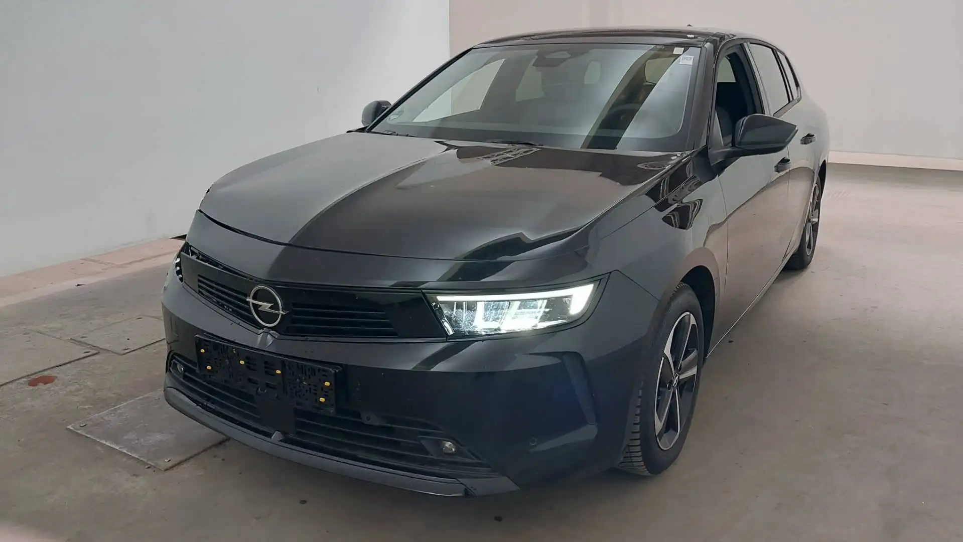 Opel Astra Enjoy-Klimaau-Navi-Alu-Sitz+Lenkhzg-PDCv+h-LED-DAB Zwart - 1