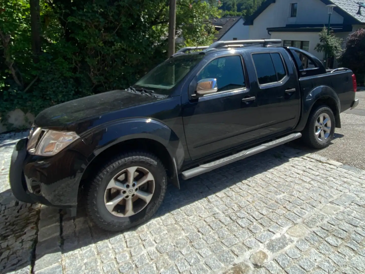 Nissan Navara Double Cab Navara LE 2,5 dCi 4x4 DPF Aut. LE Schwarz - 2