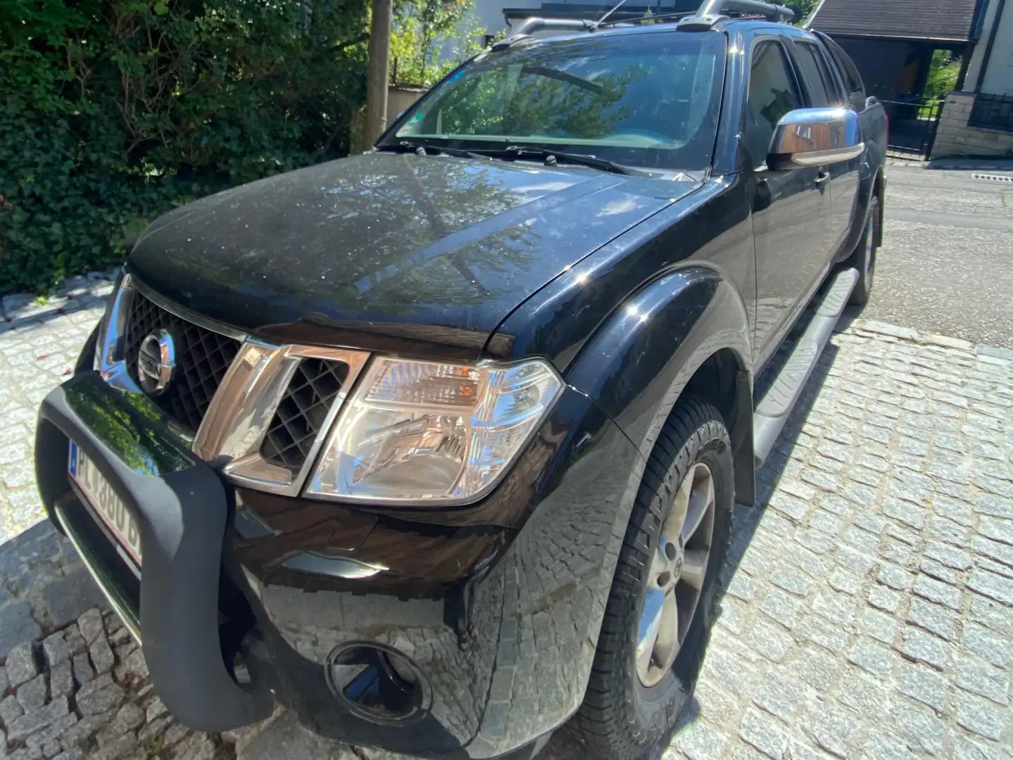 Nissan Navara Double Cab Navara LE 2,5 dCi 4x4 DPF Aut. LE Schwarz - 1