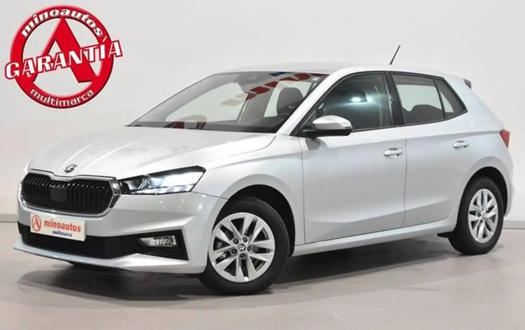 Skoda Fabia 1.0 TSI Ambition 70kW Plateado - 1