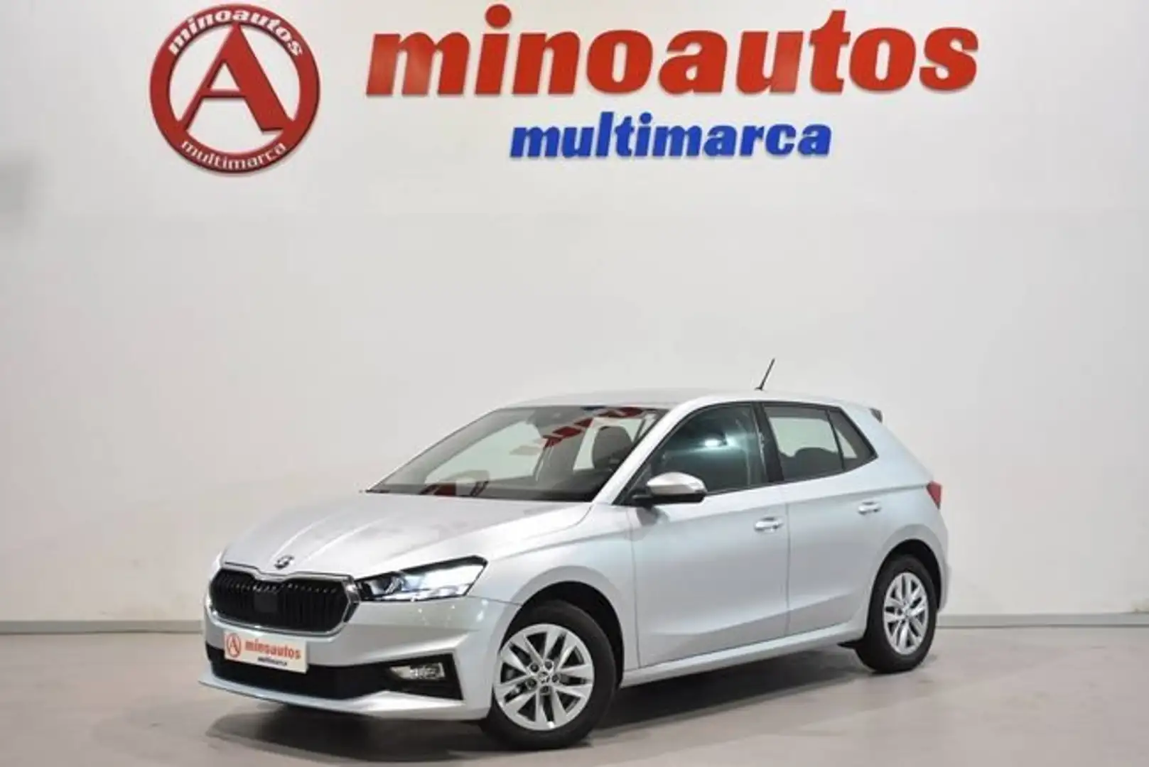Skoda Fabia 1.0 TSI Ambition 70kW Plateado - 2