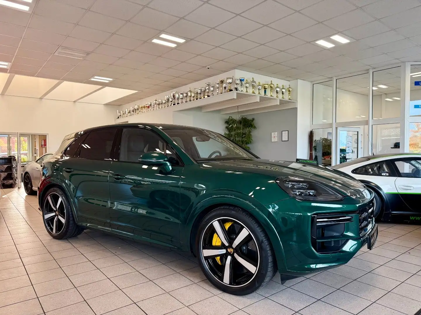 Porsche Cayenne Turbo E-Hybrid SportDesign/PCCB/PTS/AHK Grün - 1