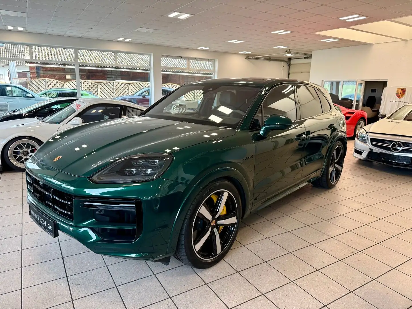 Porsche Cayenne Turbo E-Hybrid SportDesign/PCCB/PTS/AHK Grün - 2