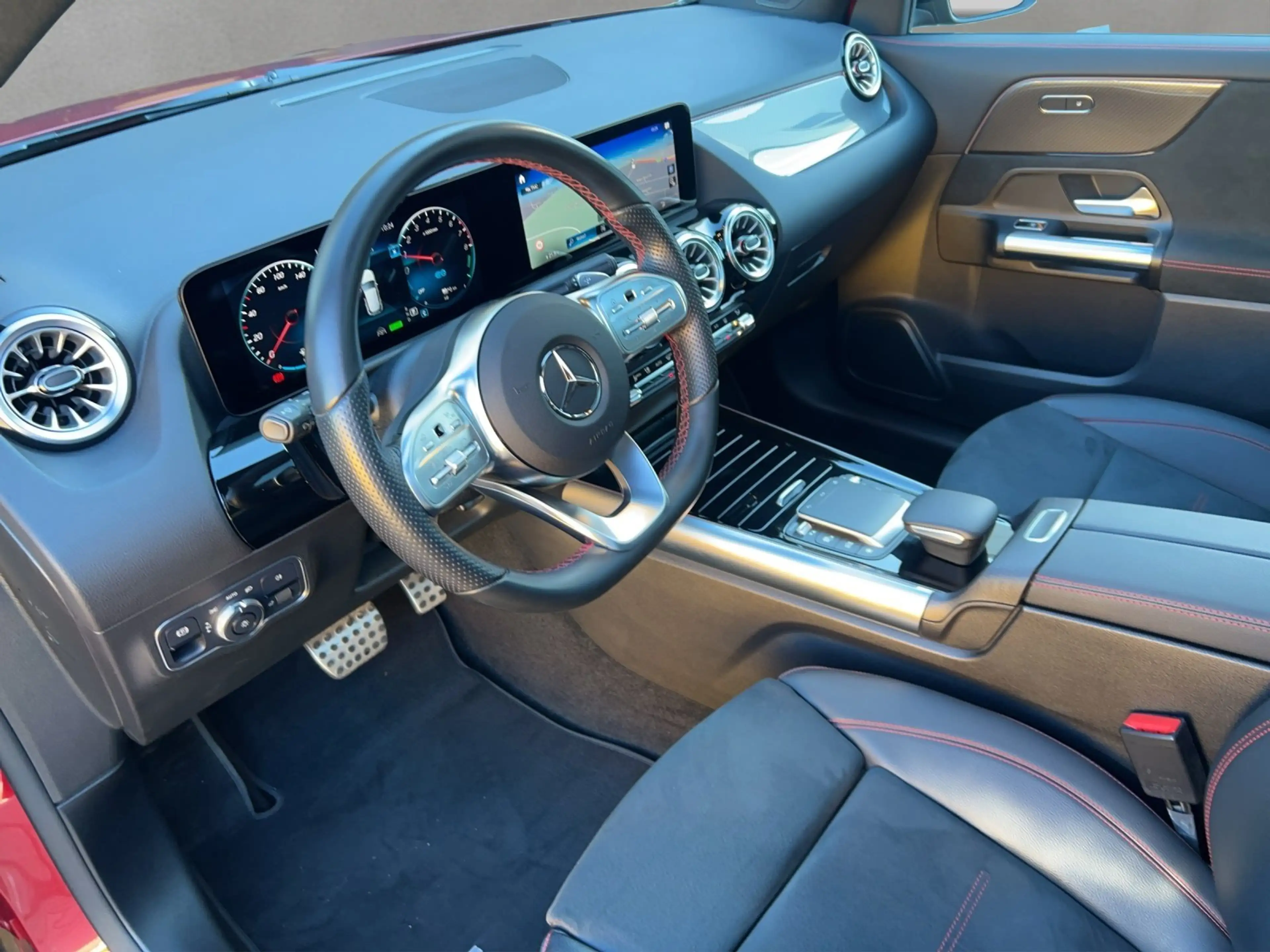 Mercedes-Benz GLA 250 e AMG Pano DISTRO Business LED 360°Night — photo 7