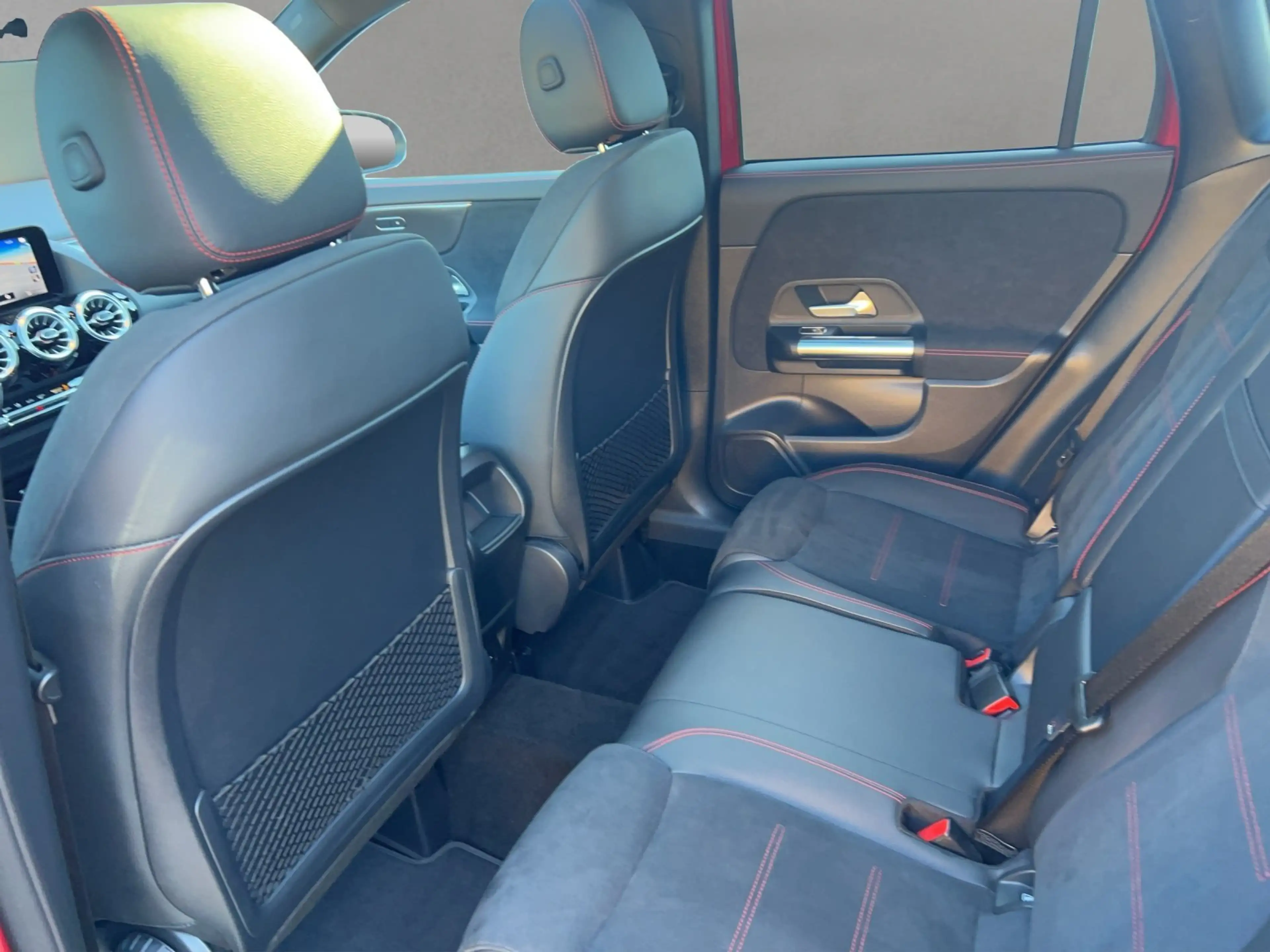 Mercedes-Benz GLA 250 e AMG Pano DISTRO Business LED 360°Night — photo 8