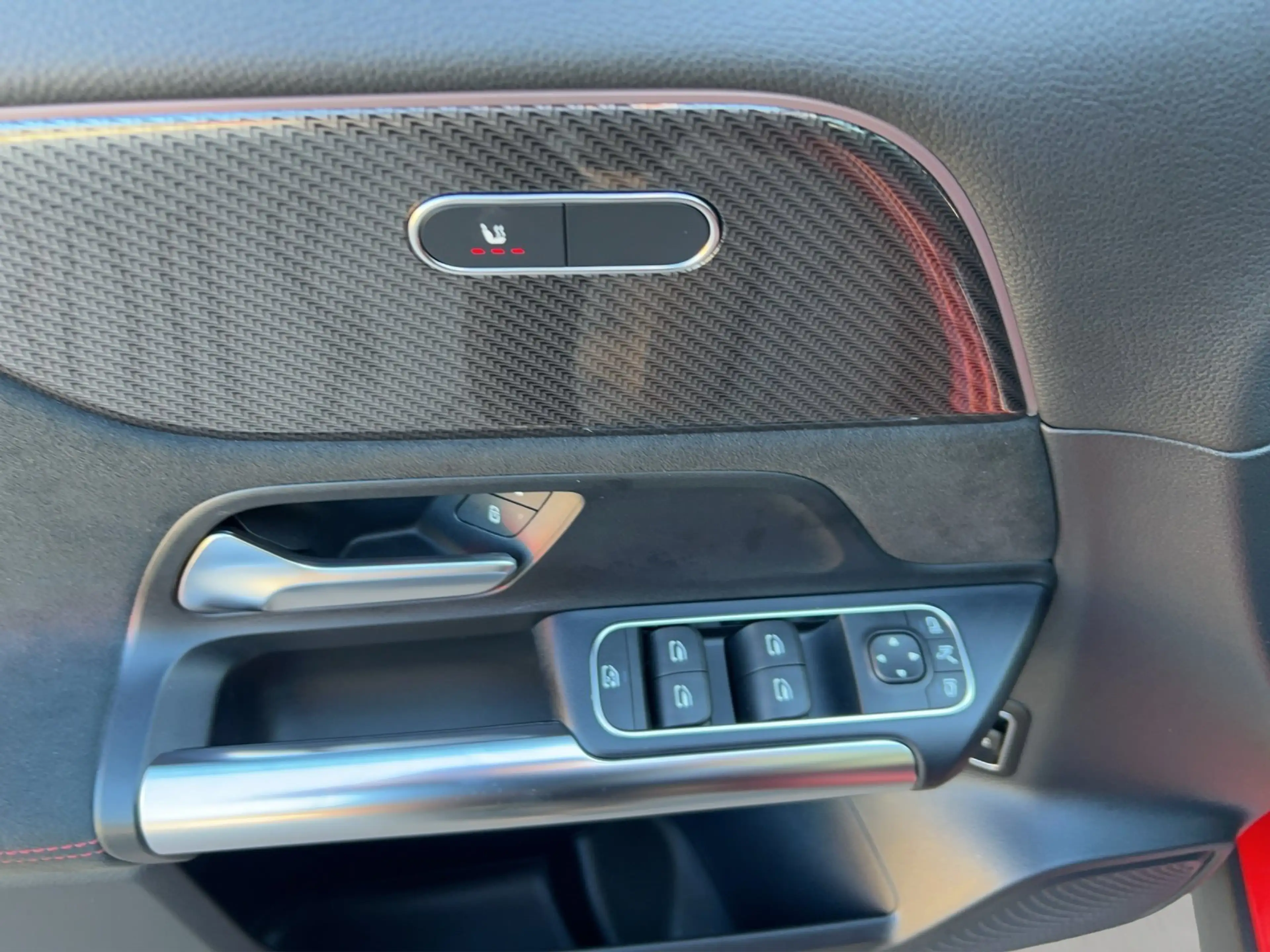 Mercedes-Benz GLA 250 e AMG Pano DISTRO Business LED 360°Night — photo 12