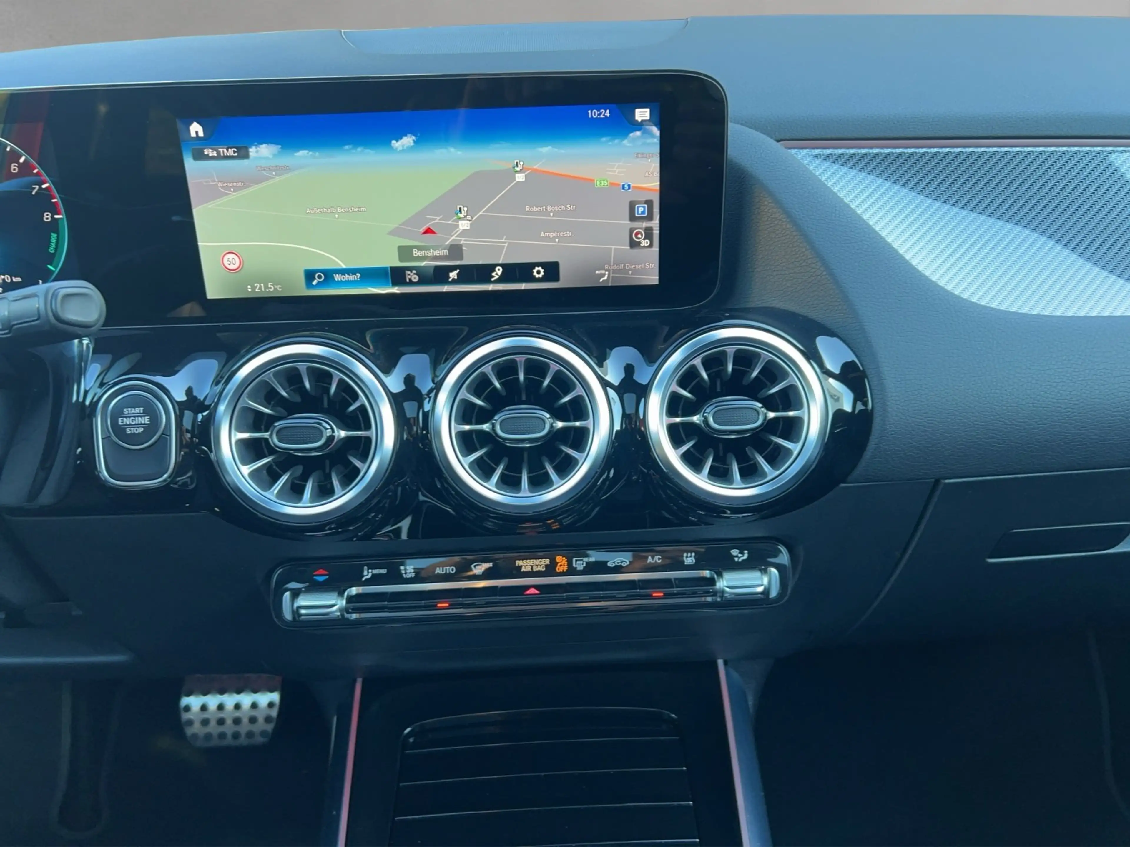 Mercedes-Benz GLA 250 e AMG Pano DISTRO Business LED 360°Night — photo 11