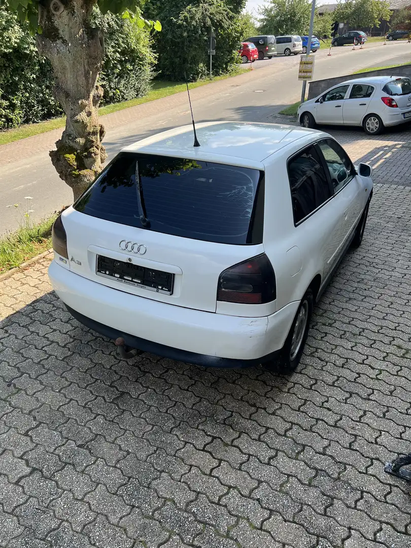 Audi A3 1.6 Ambiente - 1