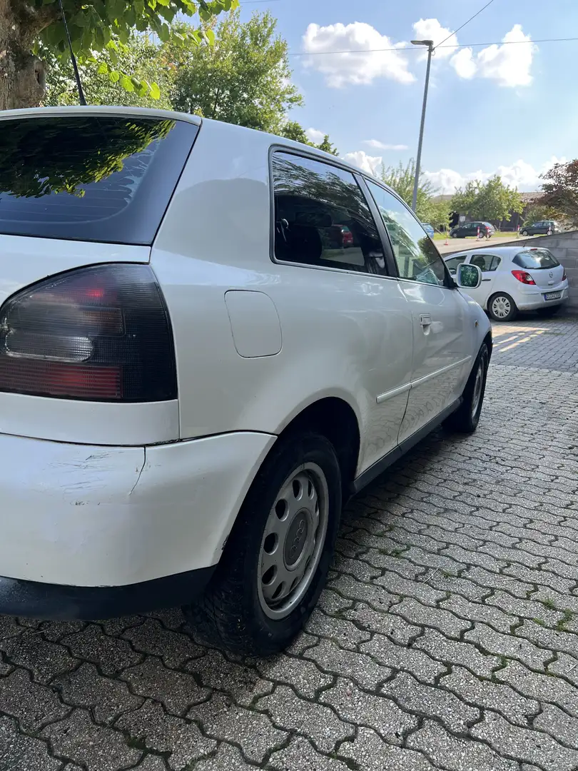 Audi A3 1.6 Ambiente - 2