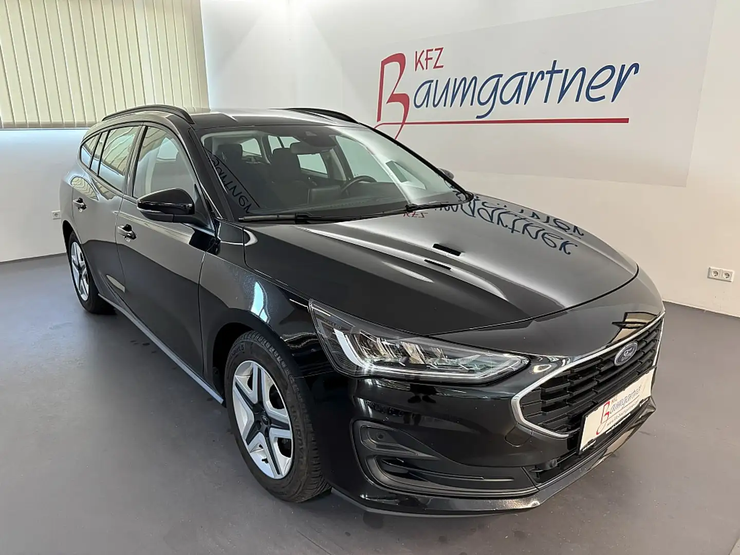 Ford Focus Turnier 1,5TDCi*LED*NAVI*Tempomat*PDC vo/hi* Schwarz - 1