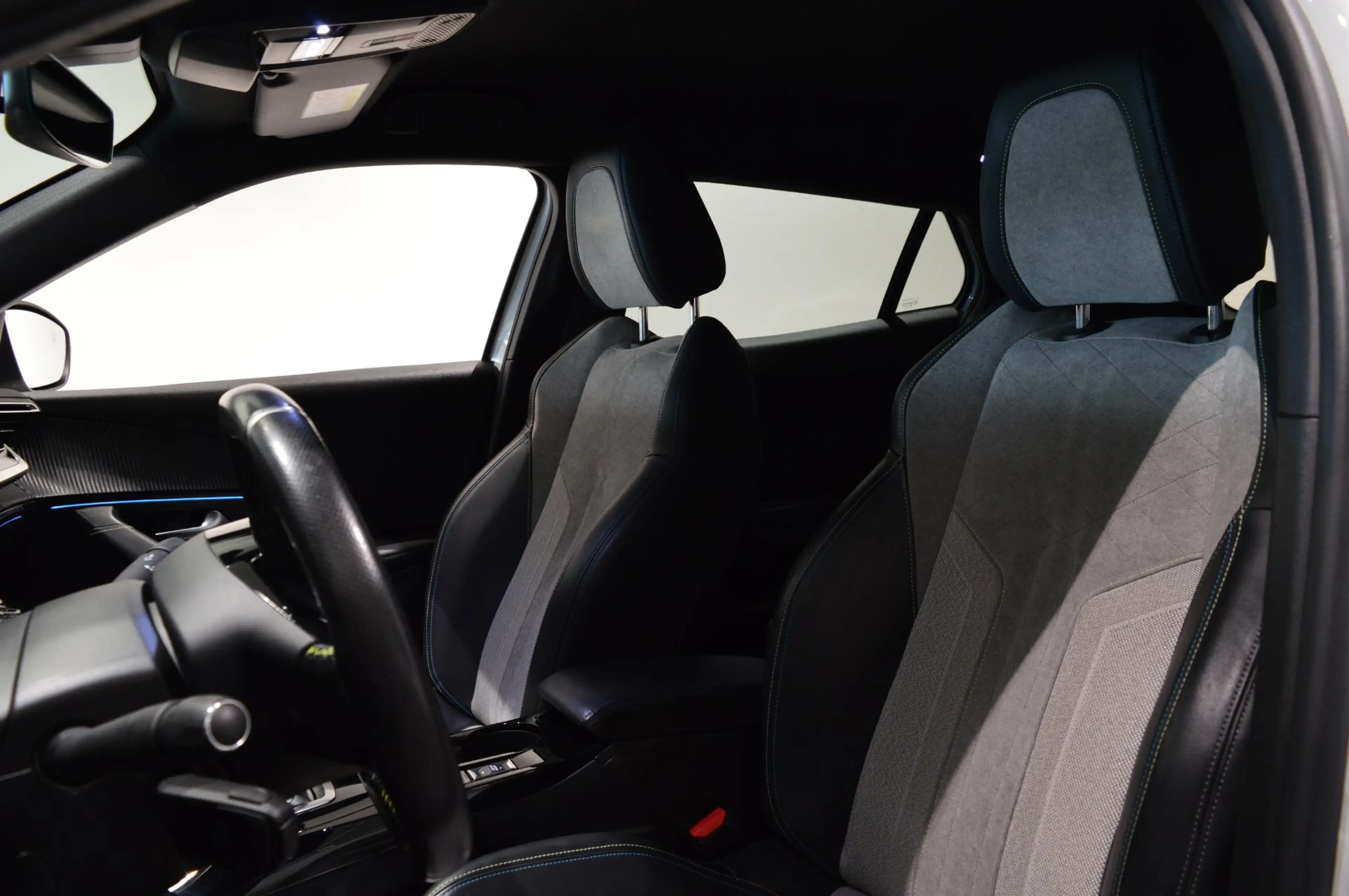 Peugeot e-2008 EV GT Pack 50 kWh - 1e PART.EIGENAAR - FULL OPTION — photo 9