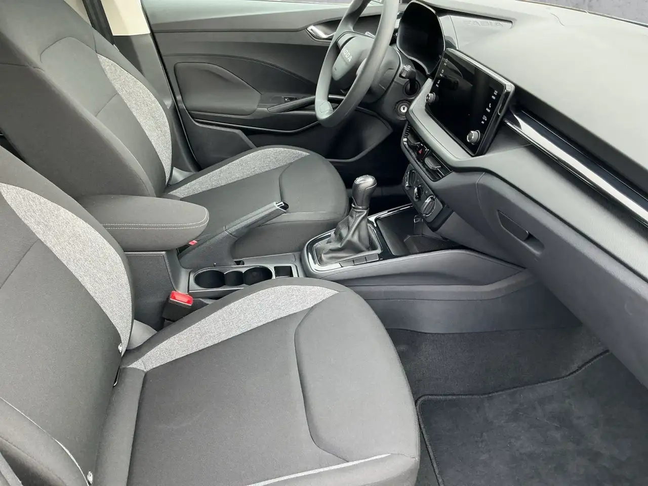 Skoda Fabia 1.0 TSI ESSENCE LED+INFOTAINMENT+DAB+PDC, миниатюра 12