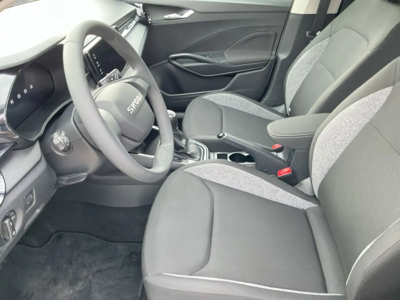 Skoda Fabia 1.0 TSI ESSENCE LED+INFOTAINMENT+DAB+PDC, миниатюра 11
