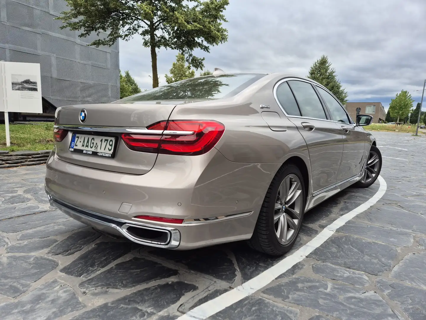 BMW 740 740e iPerformance - 2