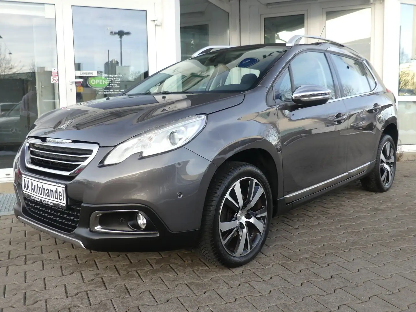 Peugeot 2008 Allure PDC Navi Tempomat JBL DAB Grau - 1