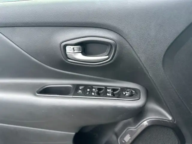 Jeep Renegade view 12