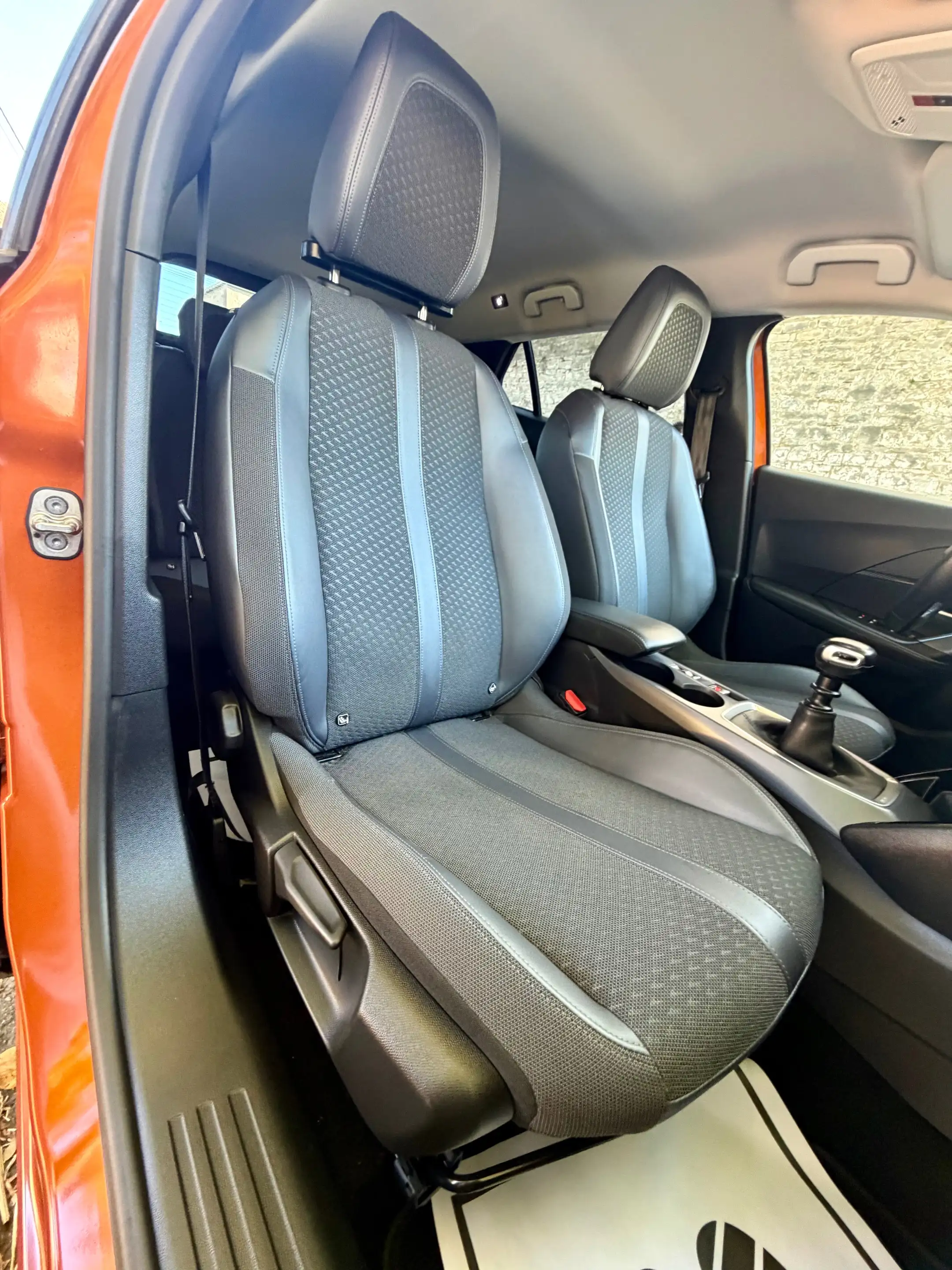 Peugeot 2008 2008 1.5 BlueHDi Allure S — photo 5