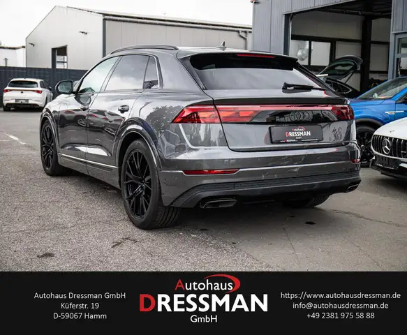 Audi Q8 view 6