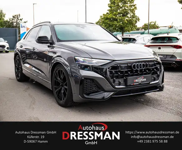 Audi Q8 view 3