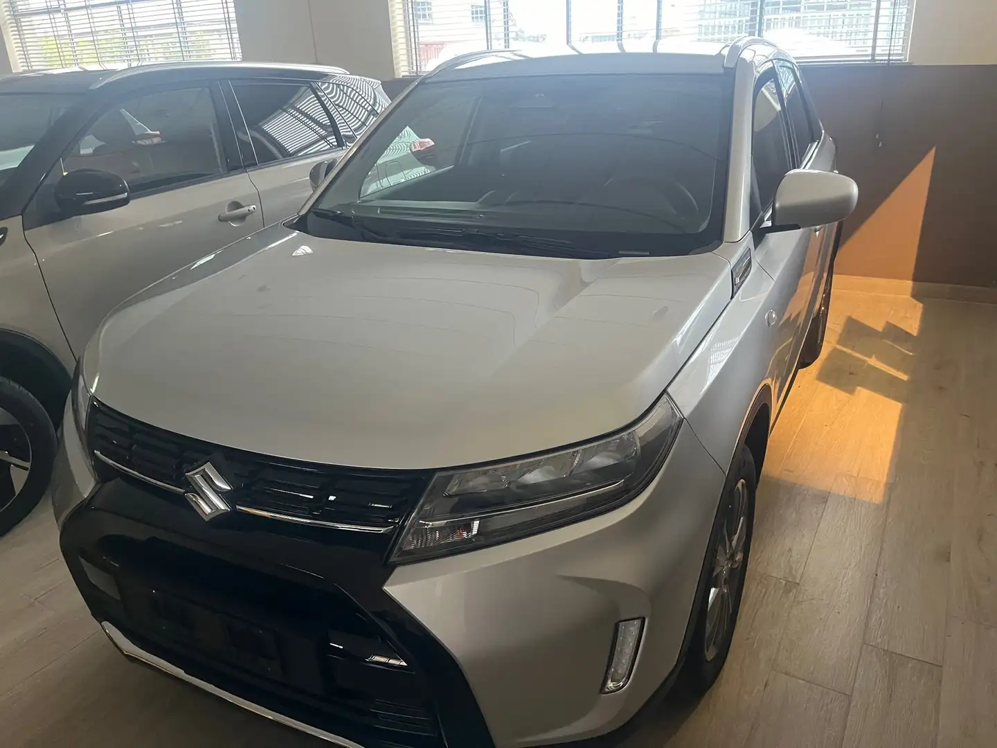 Suzuki Vitara 1.4 HYBRID COOL+ 4WD, NON KM ZERO, SUZUKI DAL 1986 Plateado - 2
