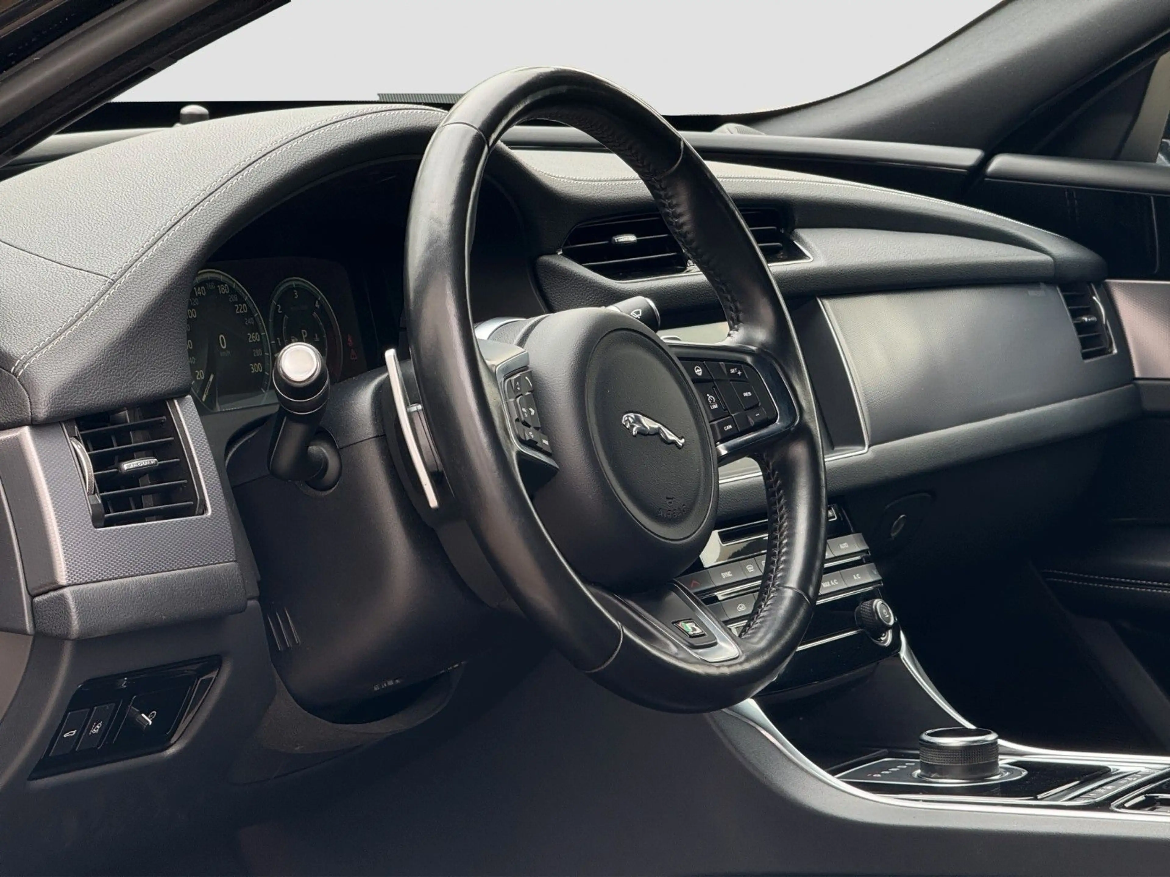 Jaguar XF 20d Aut. R-Sport Ingenium Edition Limousine — photo 7