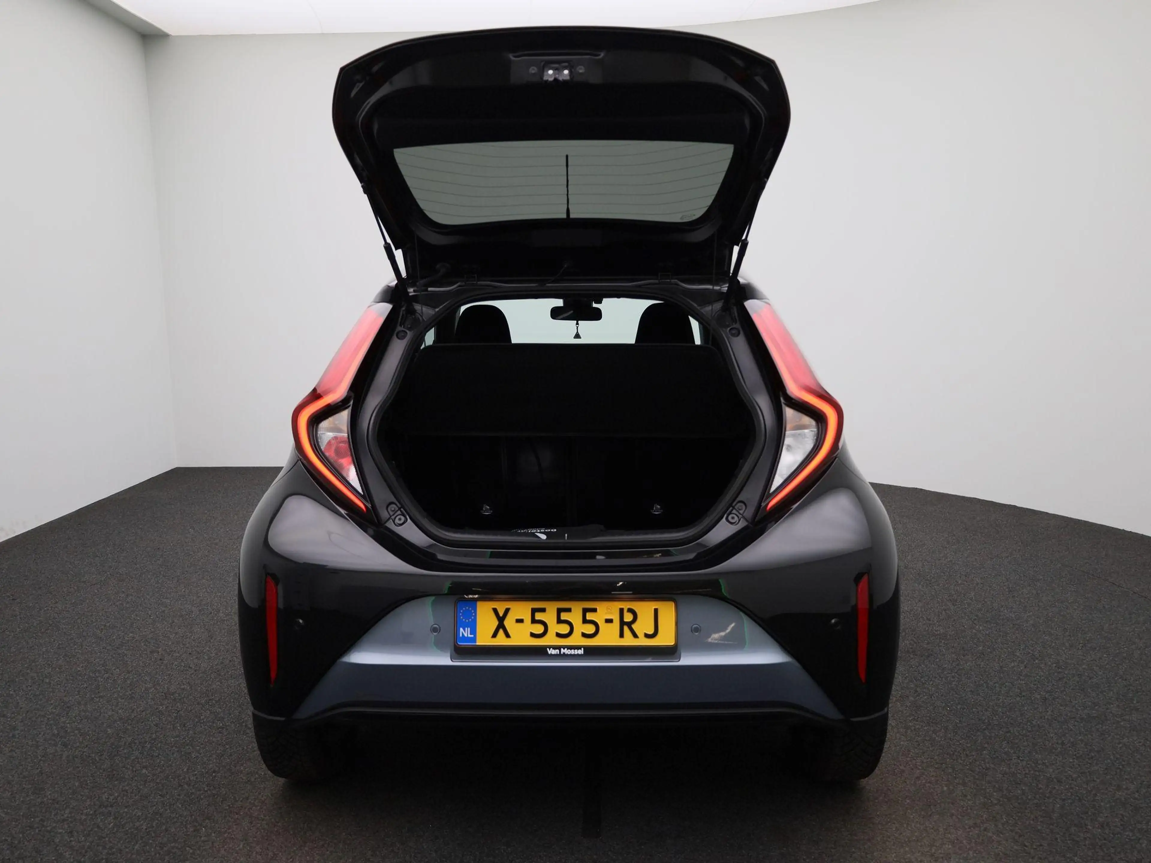 Toyota Aygo X 1.0 VVT-i MT Premium | JBL Audio | Camera | Stoelv — photo 11