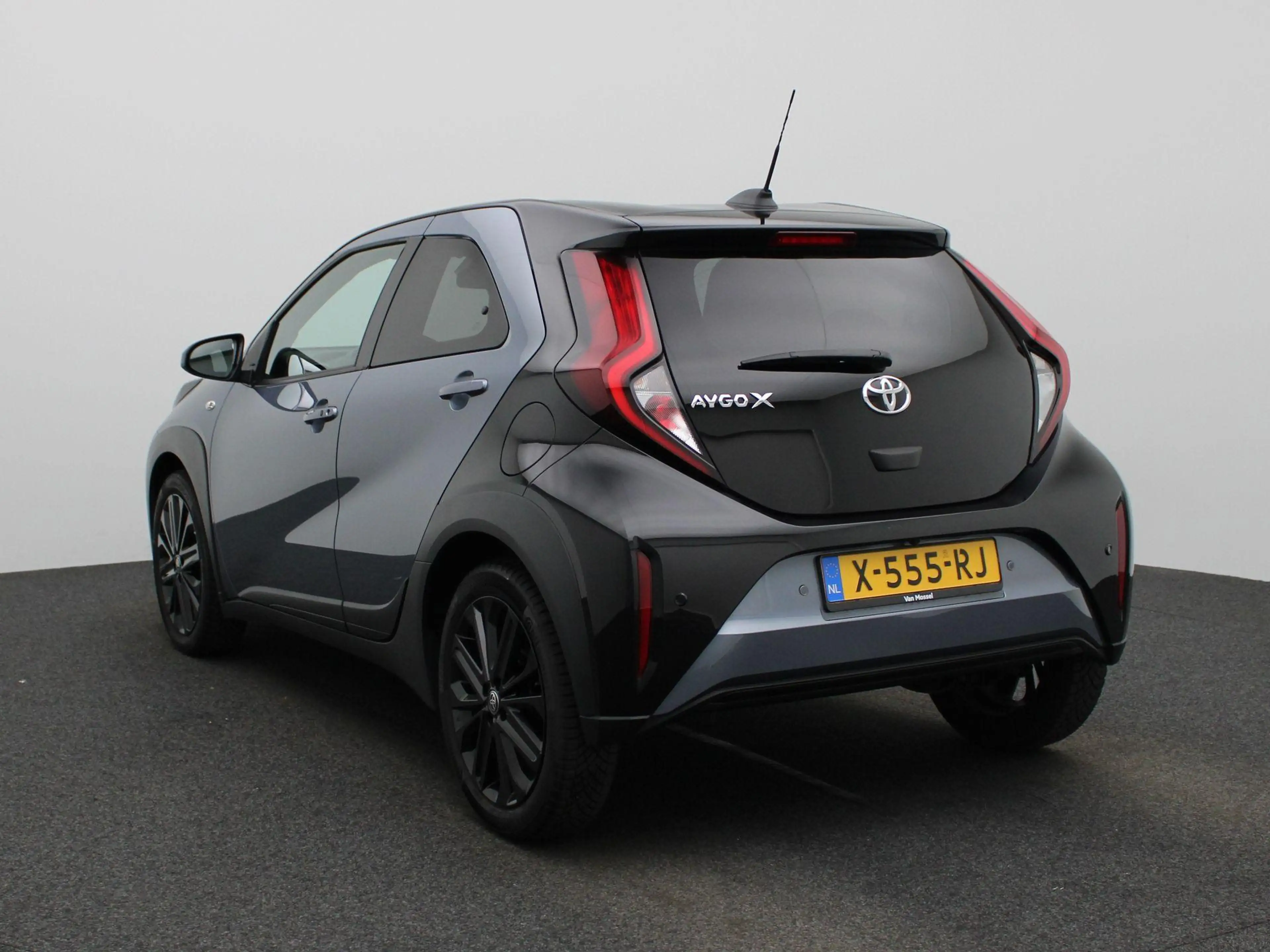 Toyota Aygo X 1.0 VVT-i MT Premium | JBL Audio | Camera | Stoelv — photo 2
