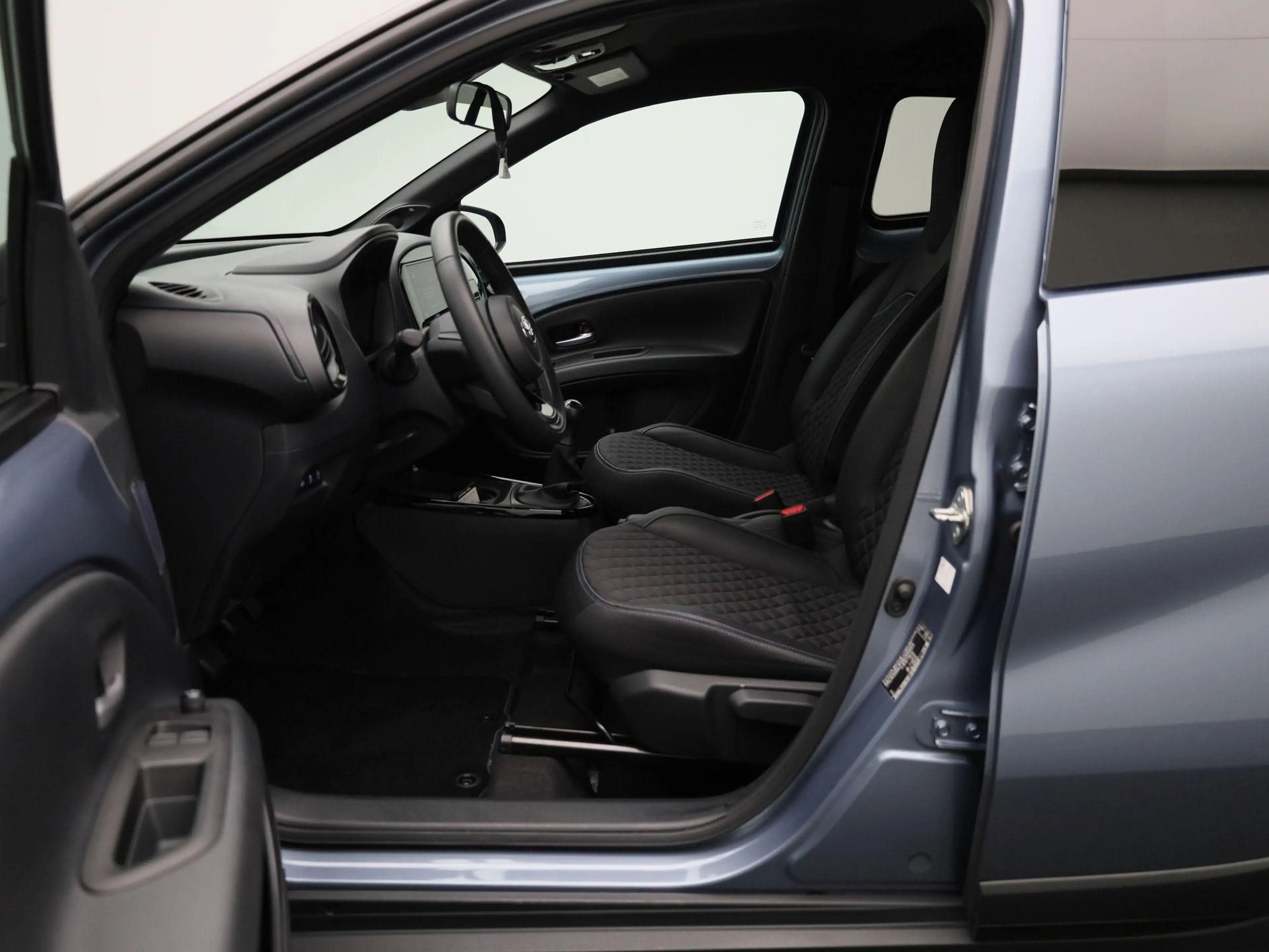 Toyota Aygo X 1.0 VVT-i MT Premium | JBL Audio | Camera | Stoelv — photo 9