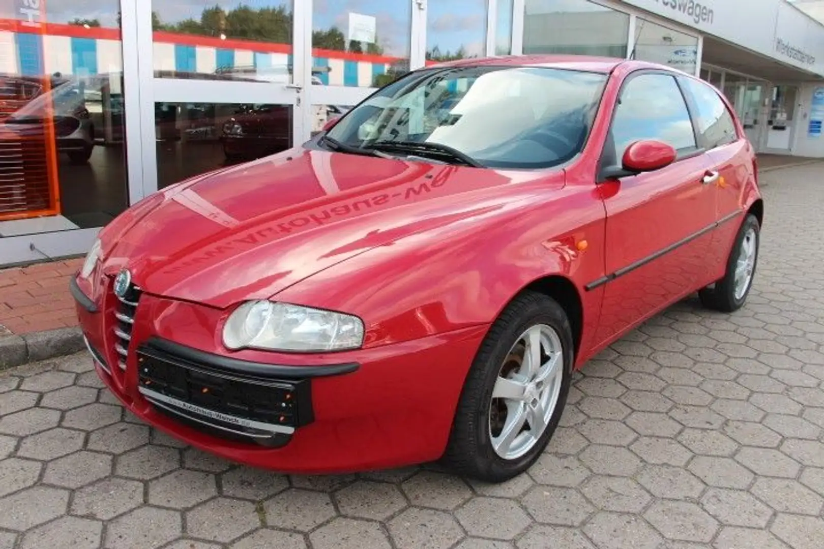 Alfa Romeo 147 1.6 *SERVO*KLIMA* Красный - 2
