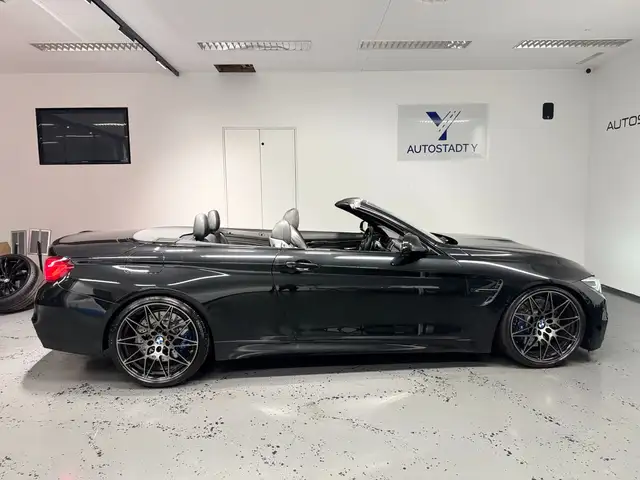 BMW M4 view 12