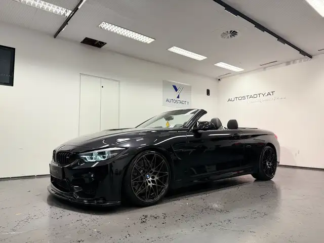 BMW M4 view 3