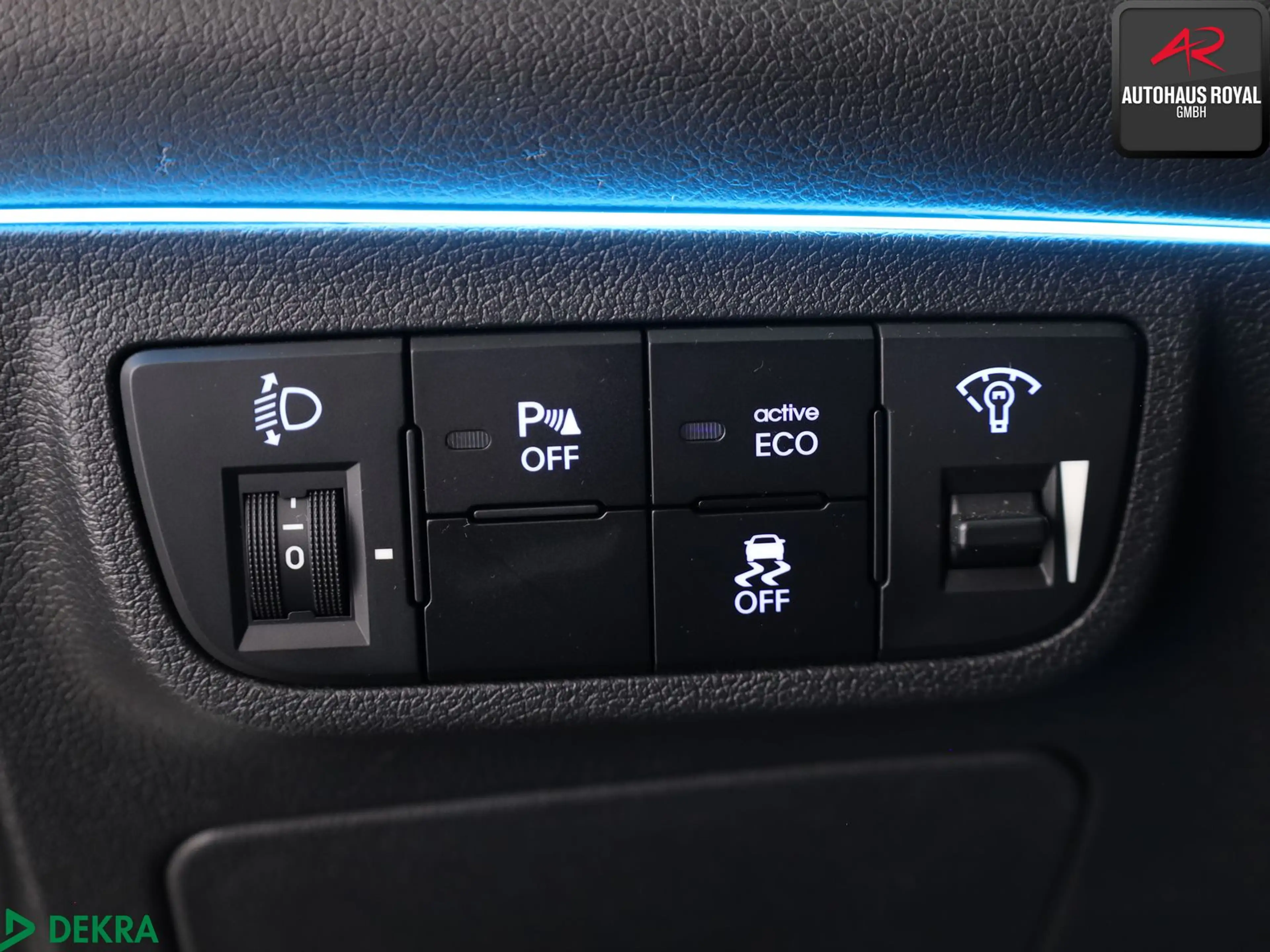Hyundai VELOSTER Veloster 1.6 GDI PANORAMA,KAMERA,KEYLESS,18ZOLL — photo 14