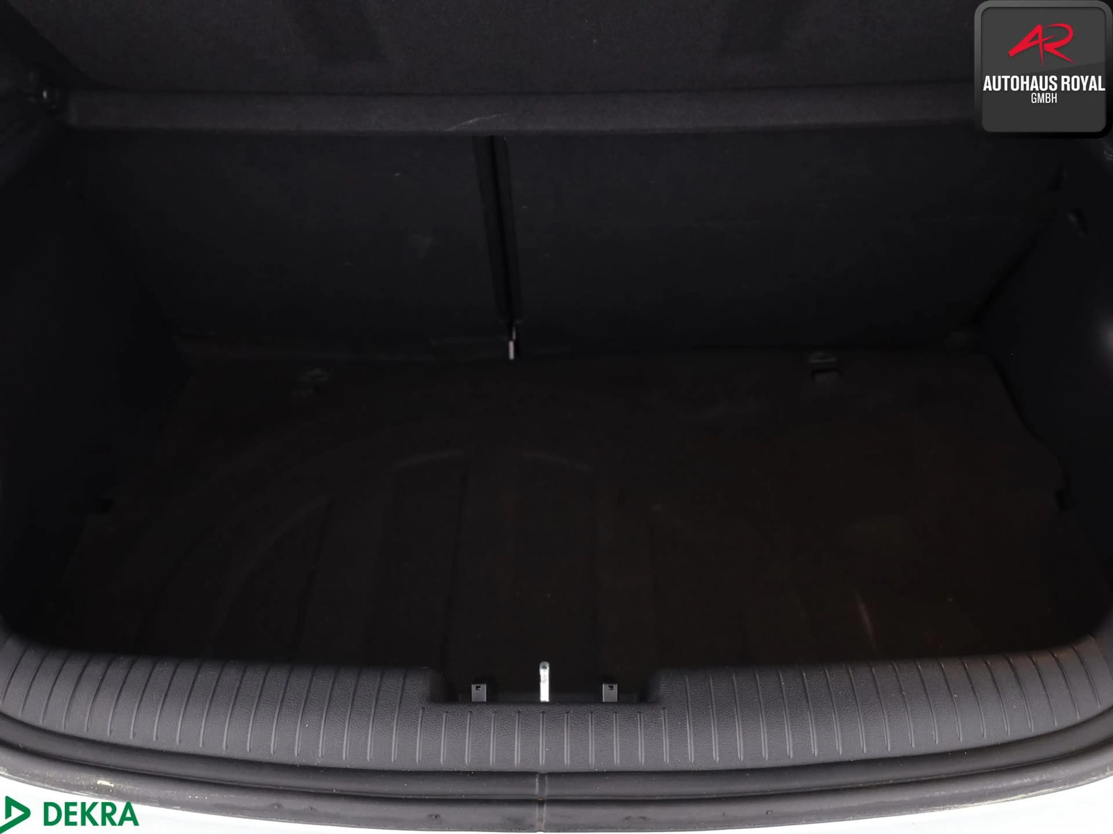 Hyundai VELOSTER Veloster 1.6 GDI PANORAMA,KAMERA,KEYLESS,18ZOLL — photo 12