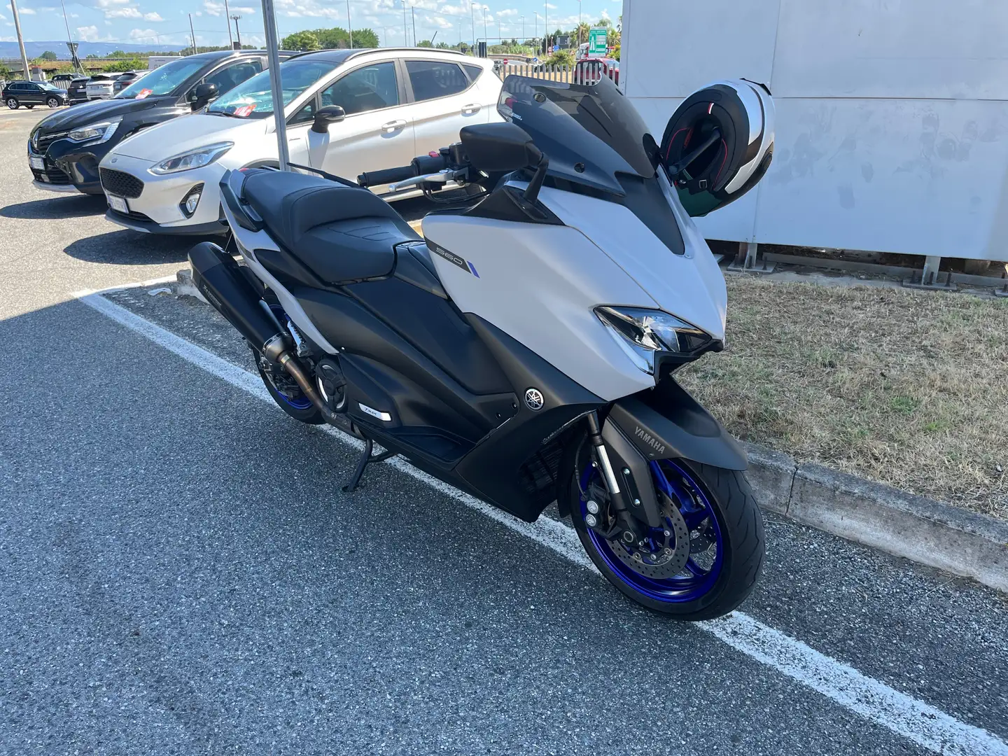 Yamaha TMAX 560 Icon Grey Akrapovic Grigio - 1
