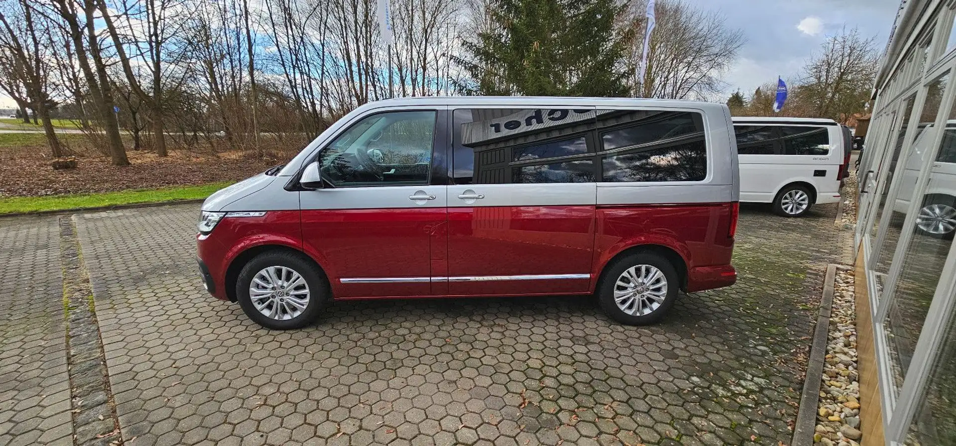 Volkswagen T6 Multivan T6.1 Multivan Highline 2.0 TDI 204 PS 4MO DSG Rojo - 2