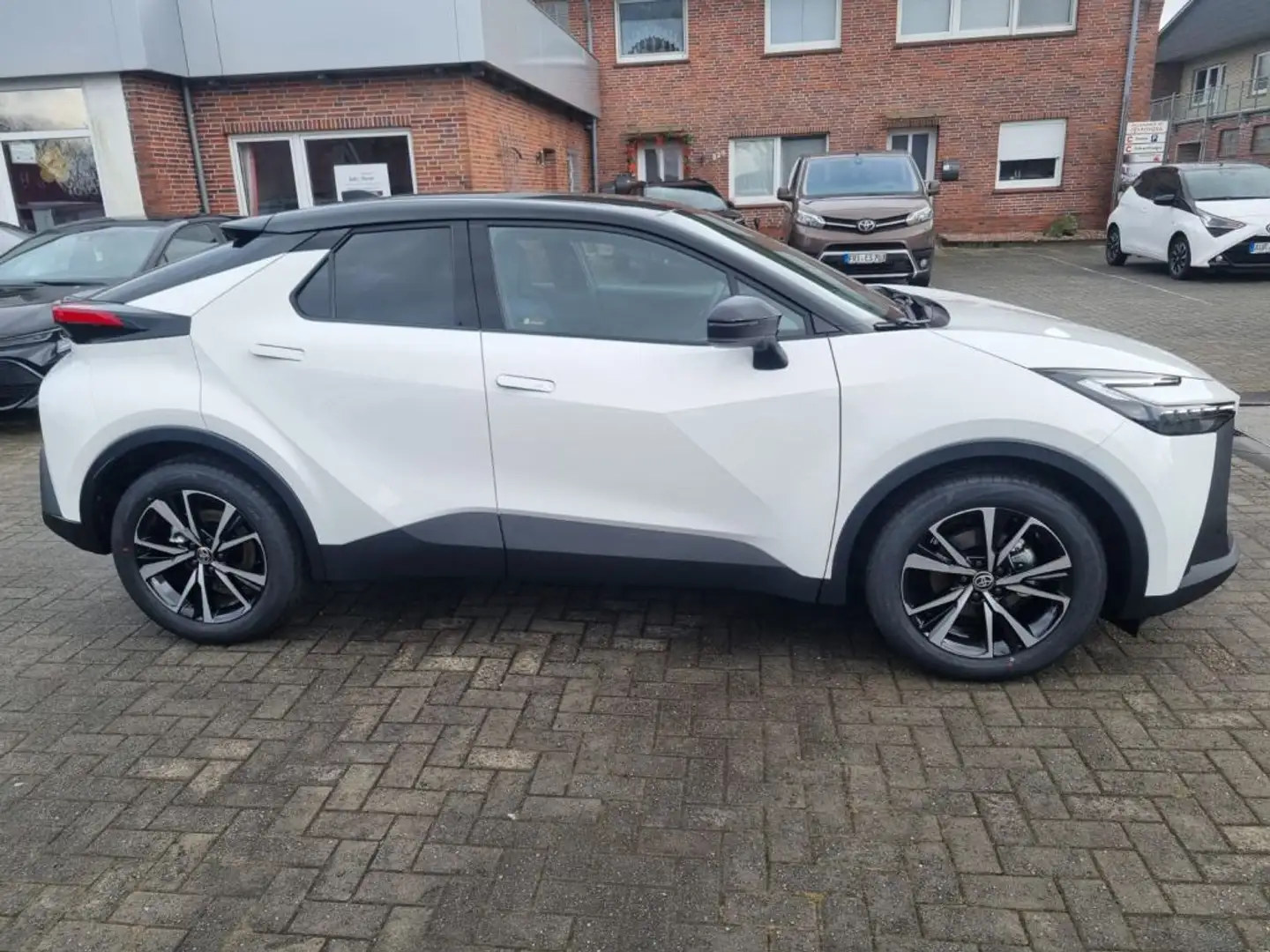 Toyota C-HR 1.8 Hybrid Team Deutschland Blanc - 2