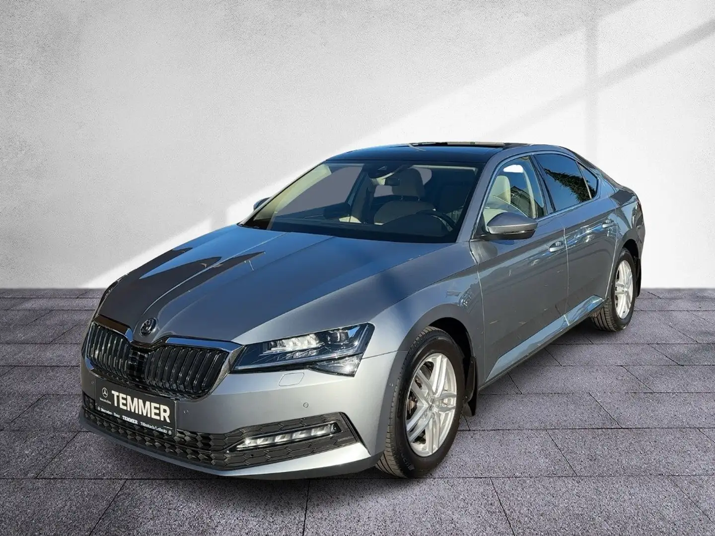 Skoda Superb 1,5 TSI Style DSG LED KAM ACC Pano Gris - 2