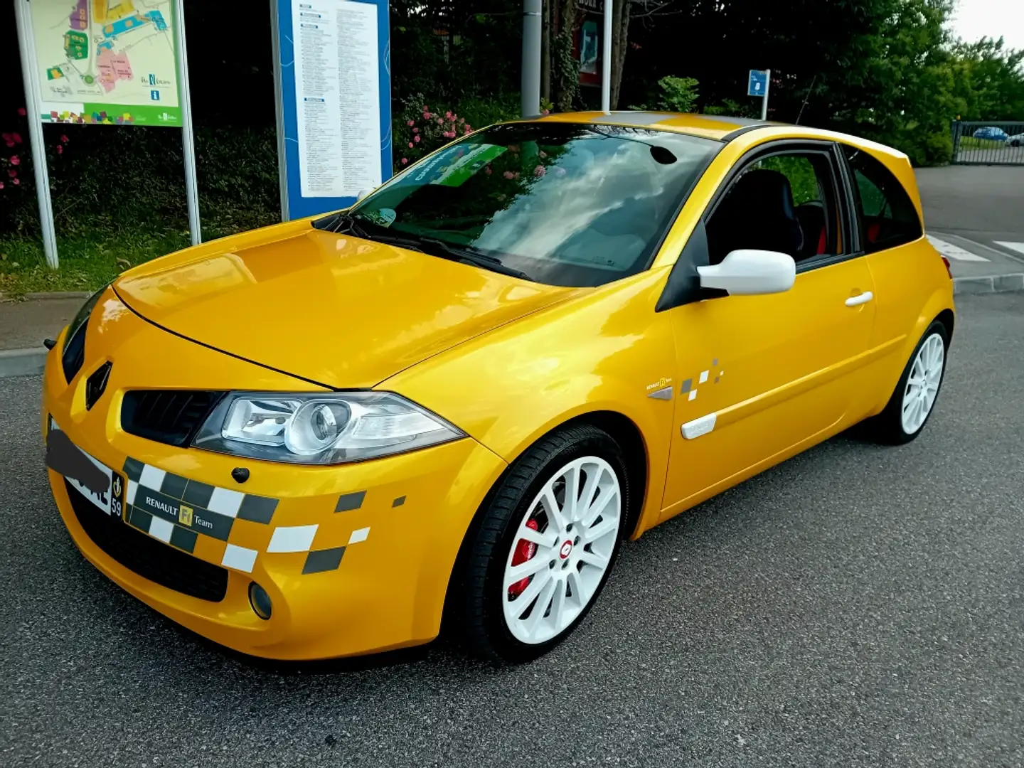 Renault Megane R26 F1 TEAM Sárga - 1